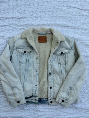 Levi's Light Blue Denim Jacket with Cream Sherpa Lining